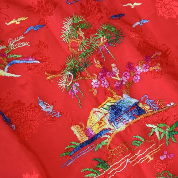 Vintage Golden Bee Red Embroidered Rayon Satin Robe – Size Large - Picture 7 of 8